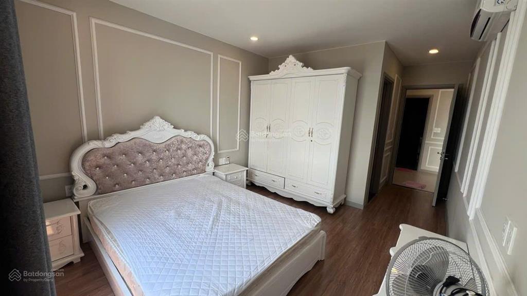 Cho thuê 2pn cc the gold view 346 bến vân đồn, quận 4! diện tích 92m² 2pn 2wc cho thuê