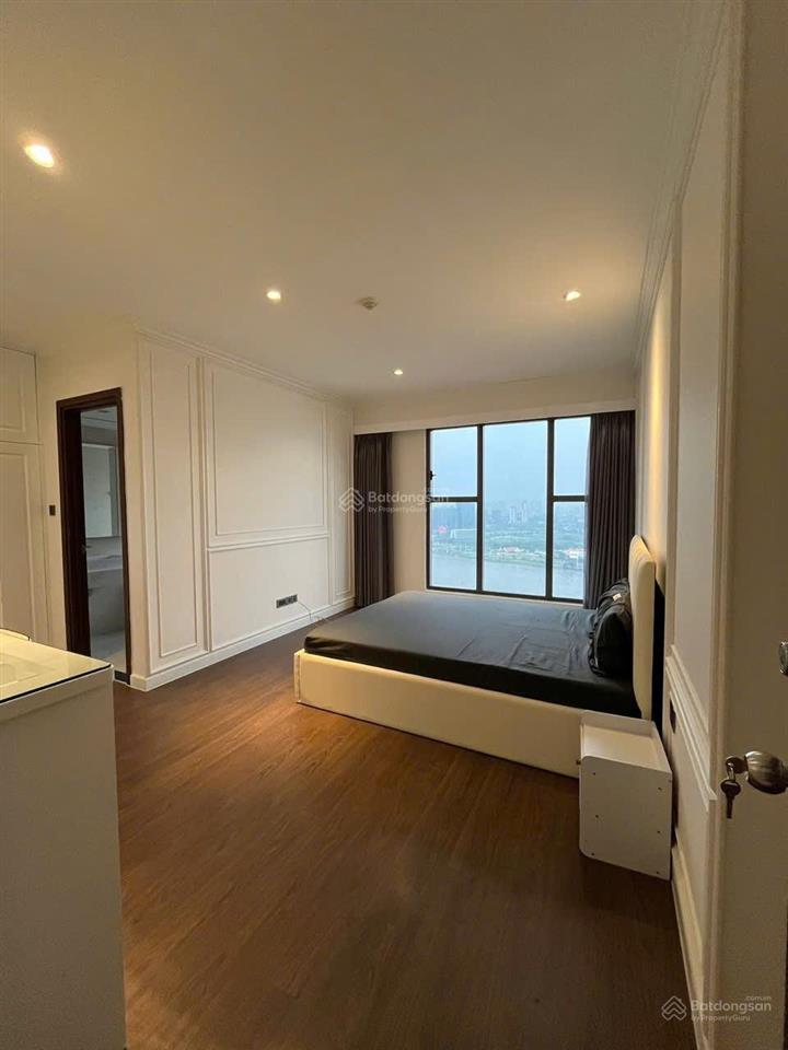 Cho thuê 3pn chung cư saigon royal 35 bến vân đồn, phường 12, quận 4