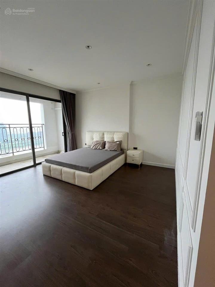 Cho thuê 3pn chung cư saigon royal 35 bến vân đồn, phường 12, quận 4