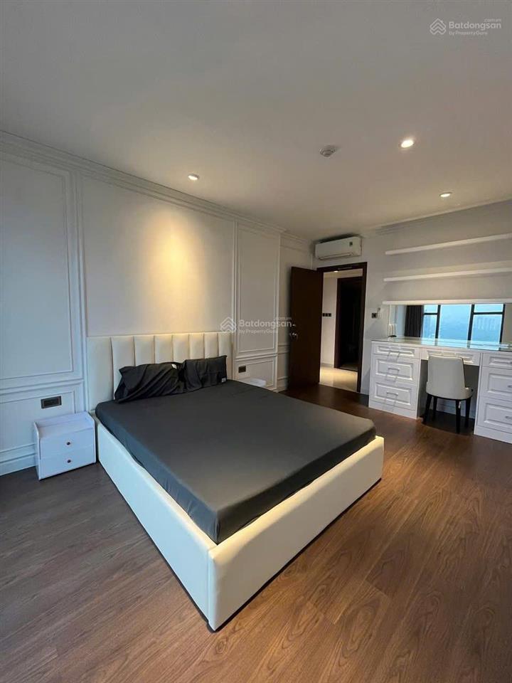 Cho thuê 3pn chung cư saigon royal 35 bến vân đồn, phường 12, quận 4