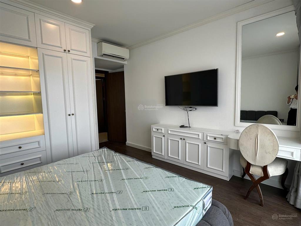 Cho thuê 3pn chung cư saigon royal 35 bến vân đồn, phường 12, quận 4 diện tích 117m2 3pn 2wc