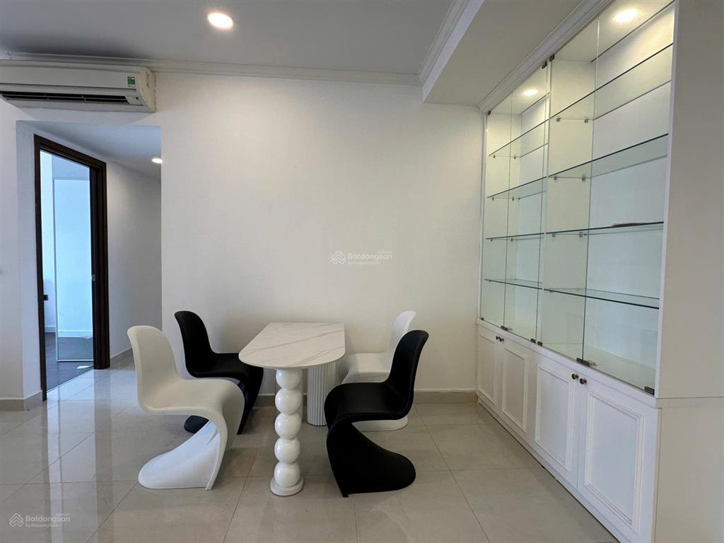 Cho thuê 3pn chung cư saigon royal 35 bến vân đồn, phường 12, quận 4 diện tích 117m2 3pn 2wc