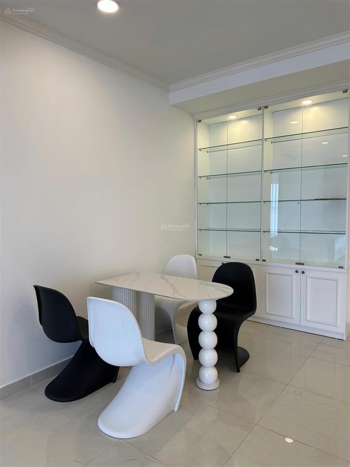 Cho thuê 3pn chung cư saigon royal 35 bến vân đồn, phường 12, quận 4 diện tích 117m2 3pn 2wc