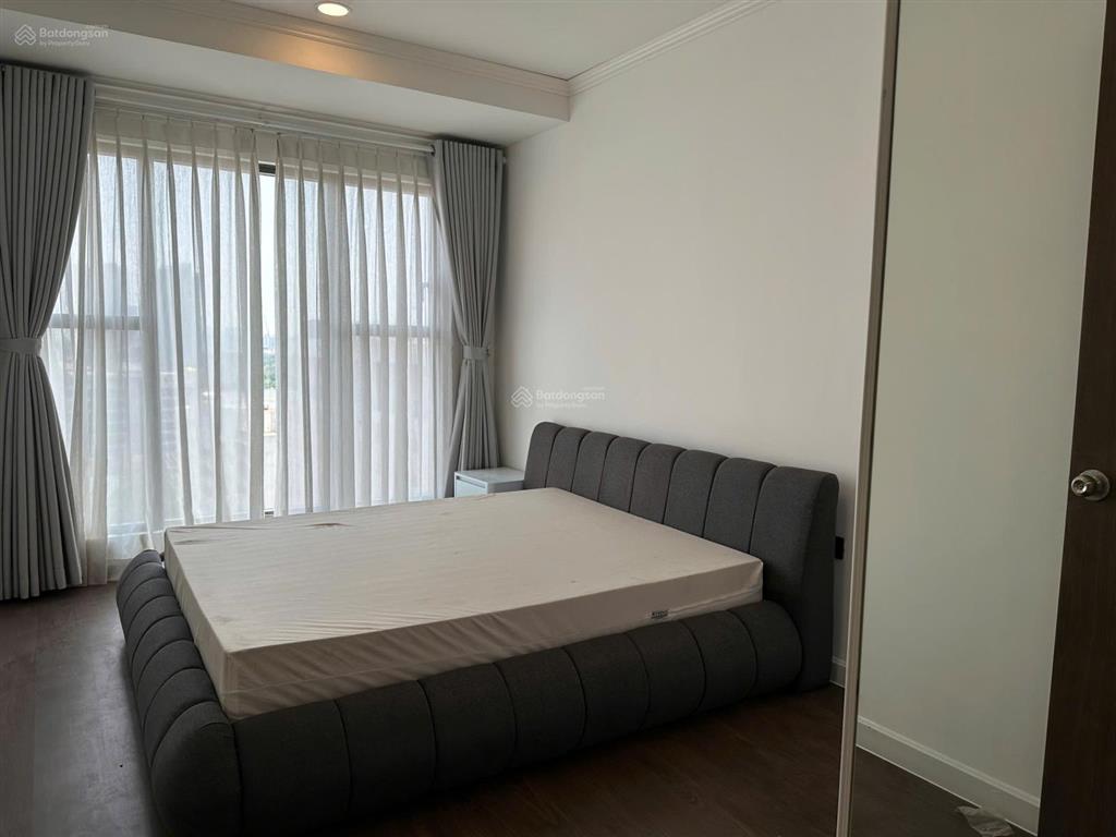 Cho thuê 3pn chung cư saigon royal 35 bến vân đồn, phường 12, quận 4 diện tích 117m2 3pn 2wc