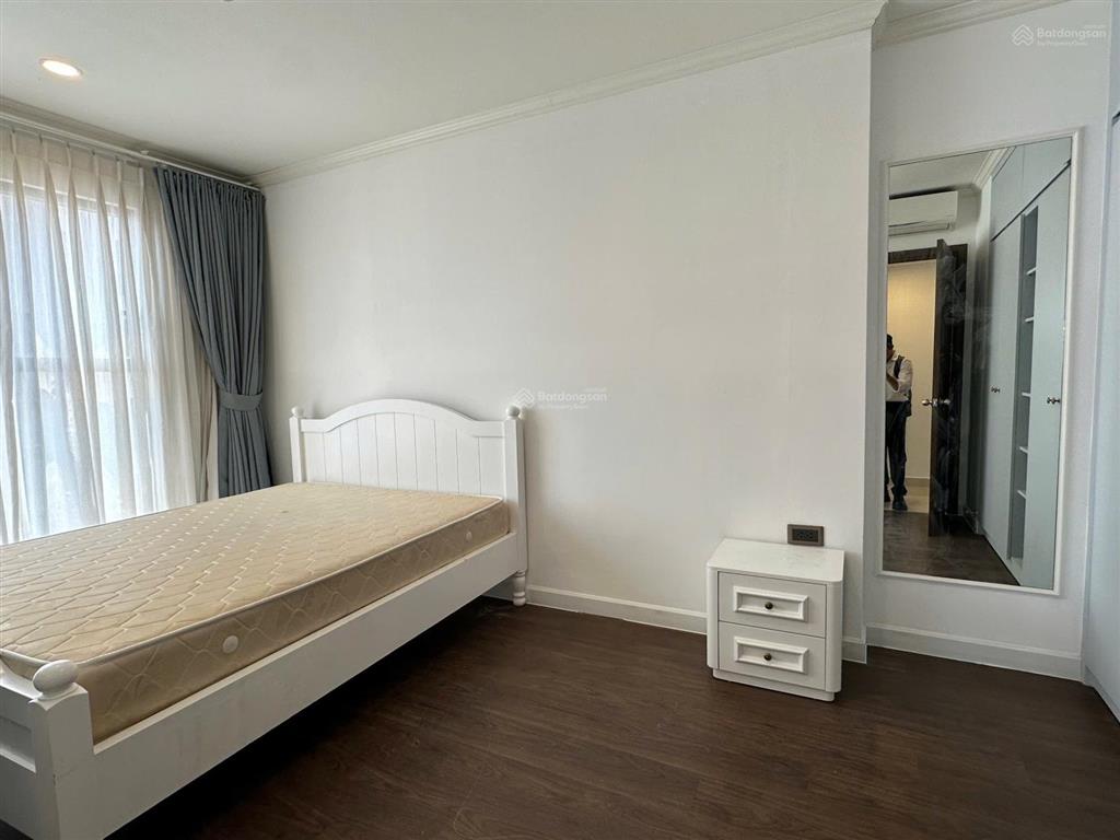 Cho thuê 3pn chung cư saigon royal 35 bến vân đồn, phường 12, quận 4 diện tích 117m2 3pn 2wc