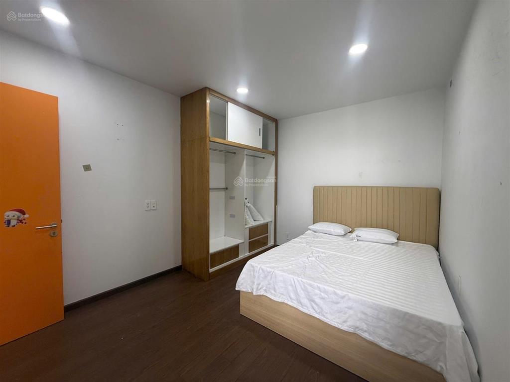 Bán căn hộ 2pn cc the gold view 346 bến vân đồn, quận 4 diện tích 92m2 2pn 2wc có nội thất