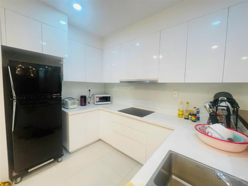 Cho thuê 2pn cc the gold view 346 bến vân đồn, quận 4! diện tích 68m2 2pn 1wc full nội thất