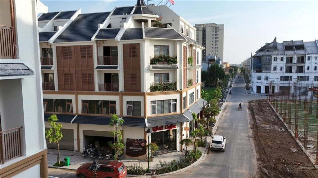 Chủ nhà ngộp bank cần bán nhanh vị trí liền kề tại lk47  giá chỉ hơn 17 tỷ chút