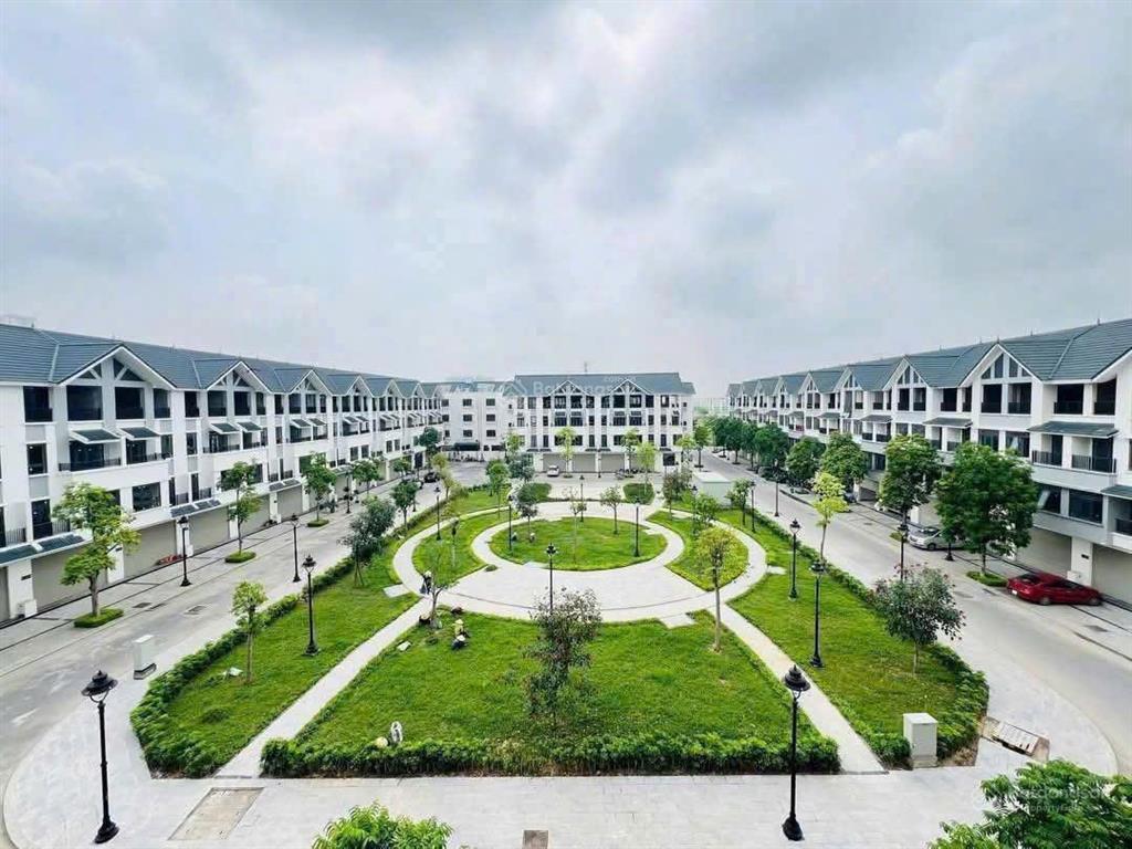 Chủ nhà ngộp bank cần bán nhanh căn liền kề view vườn hoa  giá 14,x tỷ