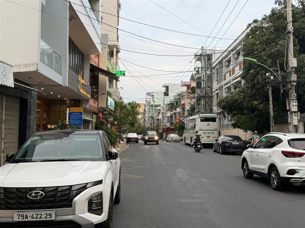 Bán gấp nhà đẹp mặt tiền 127 nguyễn bỉnh khiêm  152m2  vạn thạnh  35.5 tỷ  sát biển.phí cho mg.