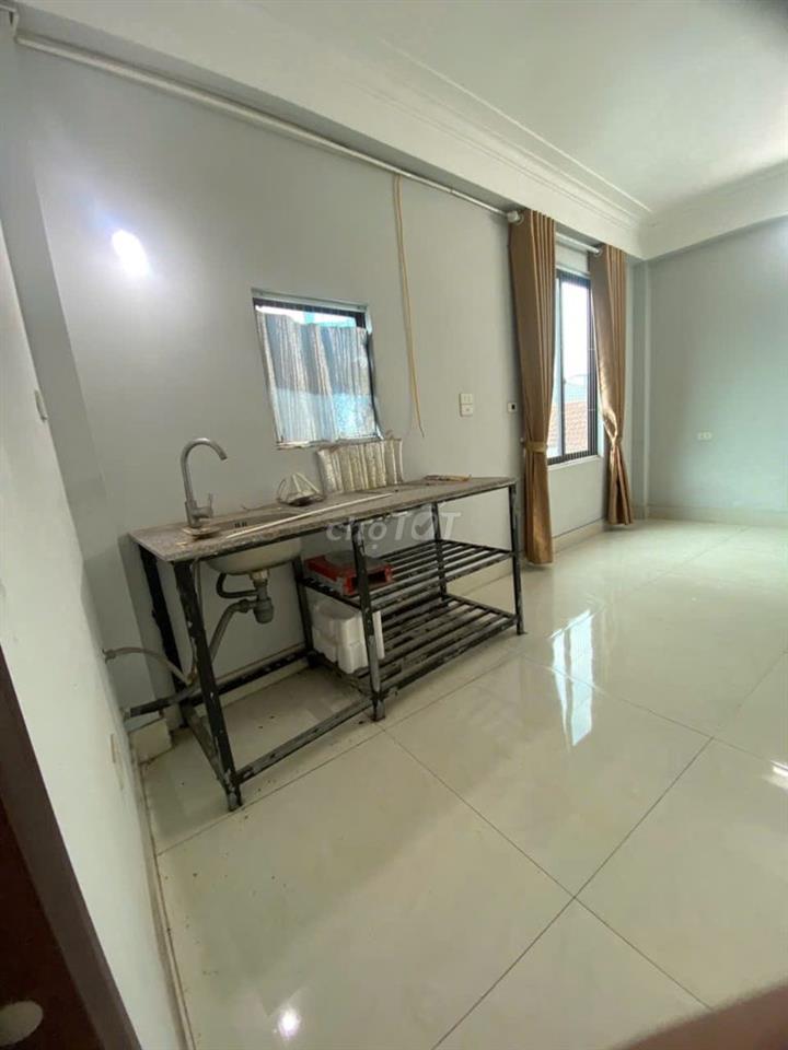 Cho thuê Phòng khép kín, mặt đường Thạch Bàn