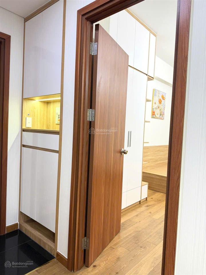 Con ra trường đi làm cần bán gấp căn hộ flora novia 2 pn  56m² block a