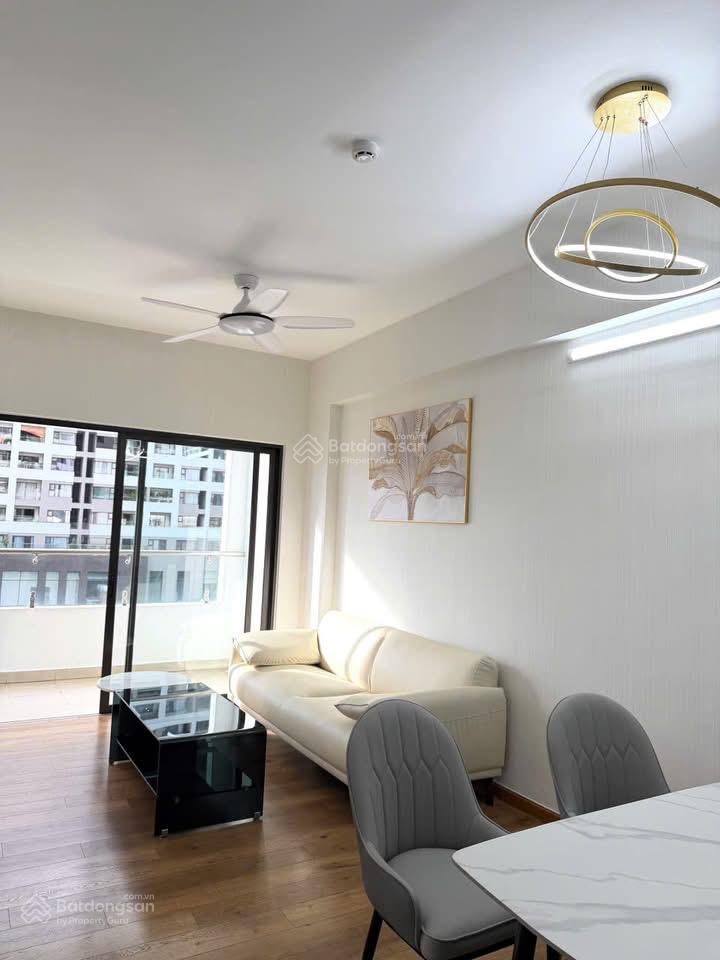 Con ra trường đi làm cần bán gấp căn hộ flora novia 2 pn  56m² block a