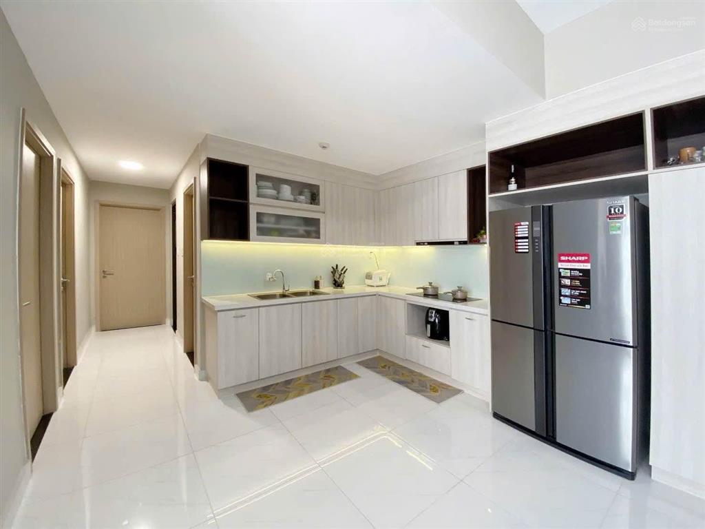 Về quê bán gấp cc sky center phổ quang, 73m2, 2pn, shr, tl