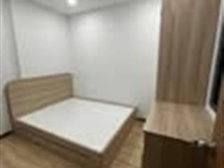 Về quê bán gấp cc sky center phổ quang, 73m2, 2pn, shr, tl