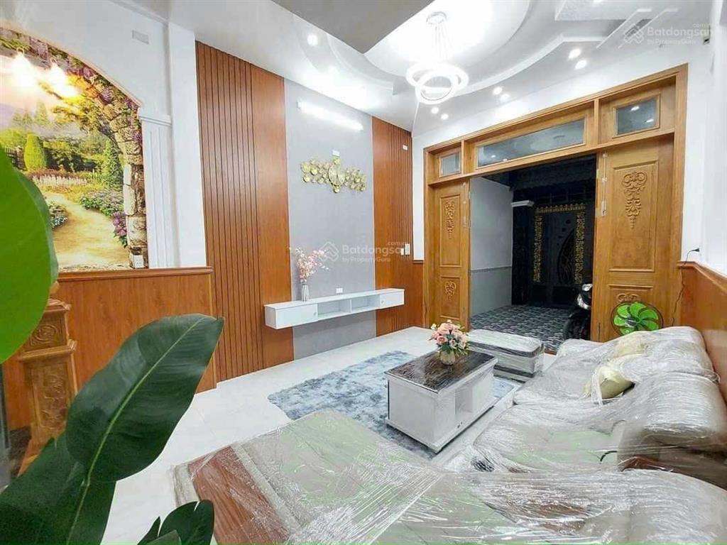 Nhà đẹp q12 ngay chợ hiệp thành sd 68m2 cn 20m2, chỉ 2tỷ5 đã có sổ hồng, nh cho vay