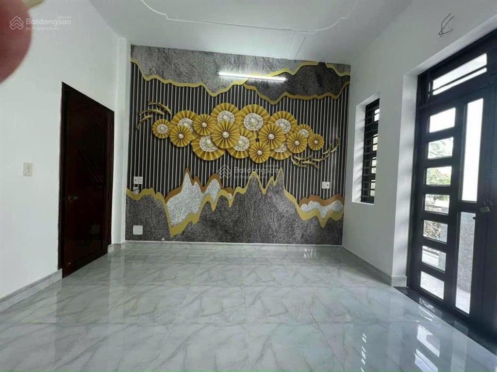 Nhà đẹp q12 ngay chợ hiệp thành sd 68m2 cn 20m2, chỉ 2tỷ5 đã có sổ hồng, nh cho vay