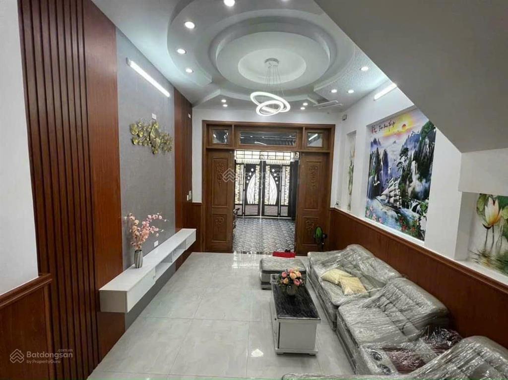 Nhà đẹp q12 ngay chợ hiệp thành sd 68m2 cn 20m2, chỉ 2tỷ5 đã có sổ hồng, nh cho vay