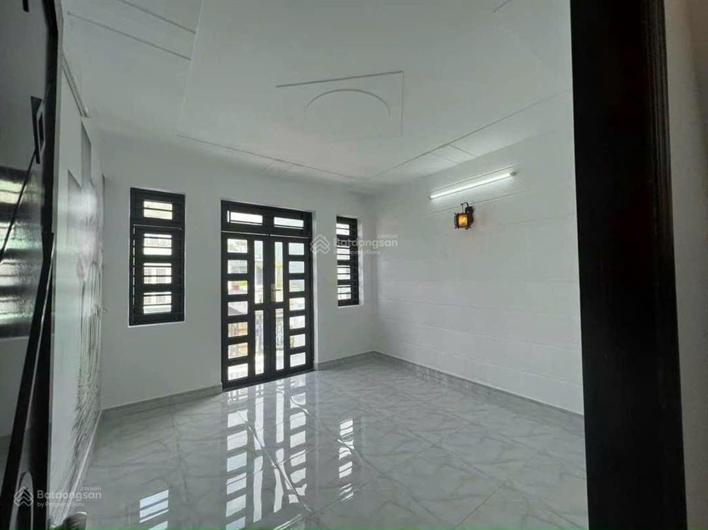 Nhà đẹp q12 ngay chợ hiệp thành sd 68m2 cn 20m2, chỉ 2tỷ5 đã có sổ hồng, nh cho vay