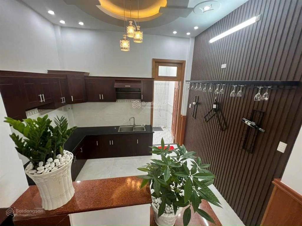 Nhà đẹp q12 ngay chợ hiệp thành sd 68m2 cn 20m2, chỉ 2tỷ5 đã có sổ hồng, nh cho vay