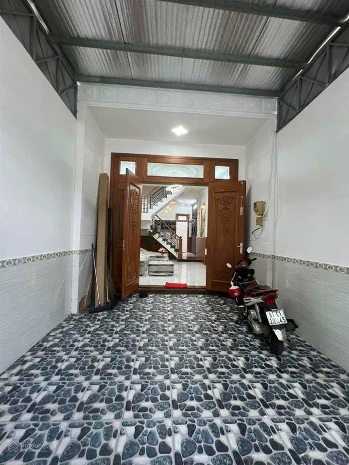 Nhà đẹp q12 ngay chợ hiệp thành sd 68m2 cn 20m2, chỉ 2tỷ5 đã có sổ hồng, nh cho vay