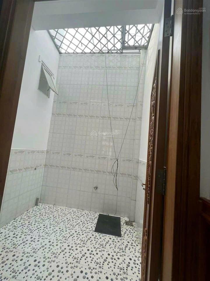 Nhà đẹp q12 ngay chợ hiệp thành sd 68m2 cn 20m2, chỉ 2tỷ5 đã có sổ hồng, nh cho vay