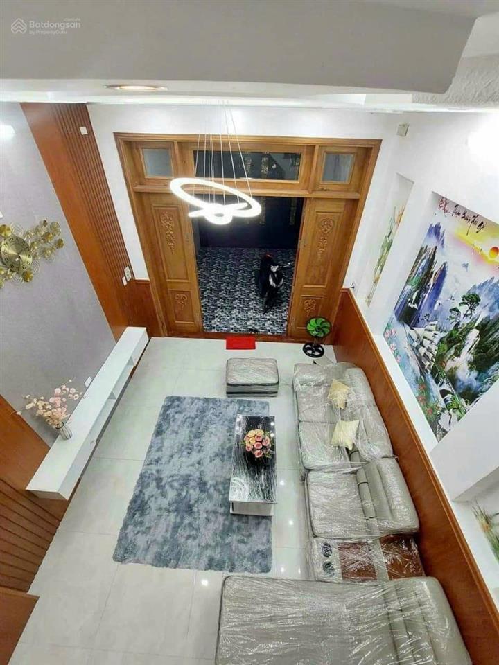 Nhà đẹp q12 ngay chợ hiệp thành sd 68m2 cn 20m2, chỉ 2tỷ5 đã có sổ hồng, nh cho vay