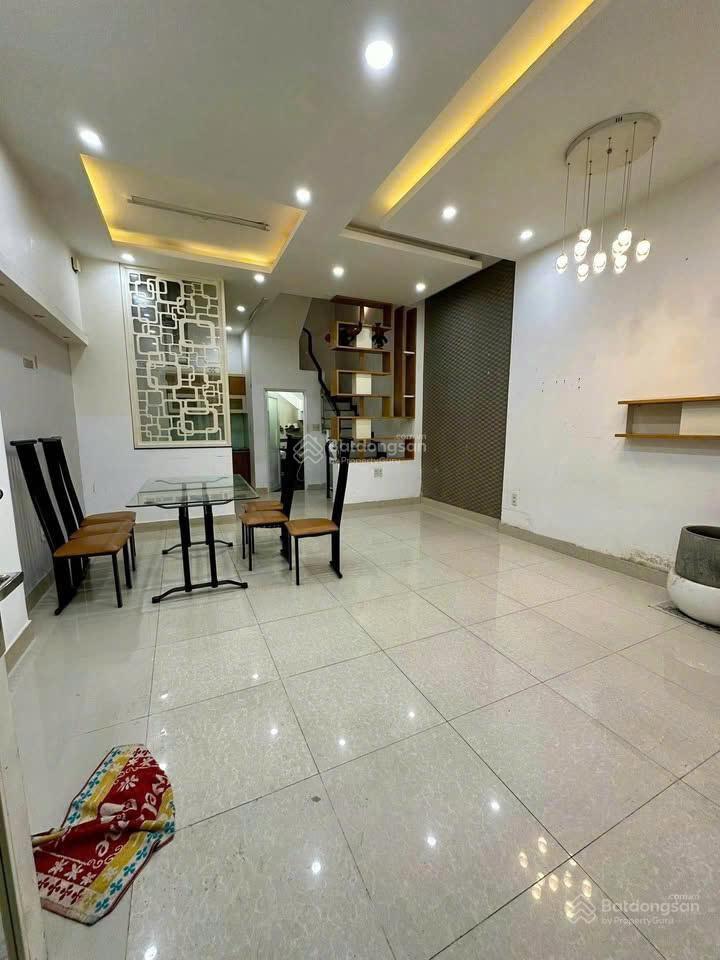 Bán nhà mới âu dương lân  p3  q8  40m2  hoàn công  2 tầng  2pn  chỉ 5 tỷ