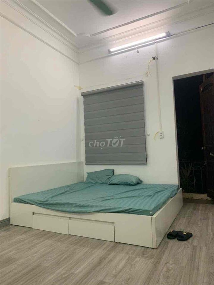 Cho thuê phòng trọ khép khín 30m đầy đủ nội thất. phố Trần Khát Chân.