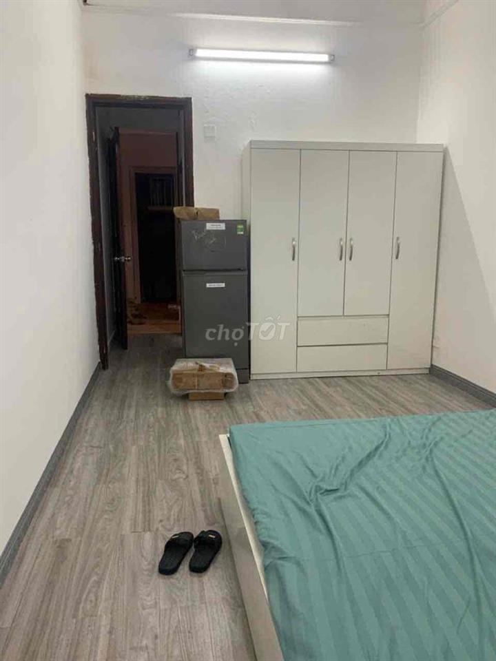 Cho thuê phòng trọ khép khín 30m đầy đủ nội thất. phố Trần Khát Chân.
