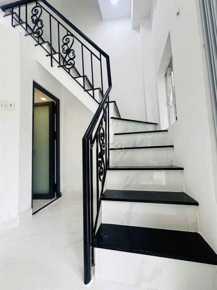 nhà thuê 2 tầng đường cao lỗ p4 q8 dt 25m2