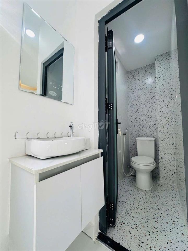 nhà thuê 2 tầng đường cao lỗ p4 q8 dt 25m2
