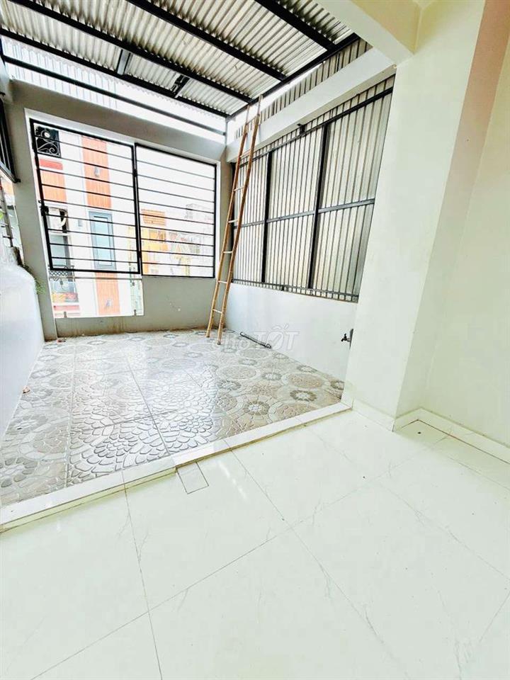 nhà 1trệt 1lững 2 lầu đường bạch vân p5 q5 dt 21 m2
