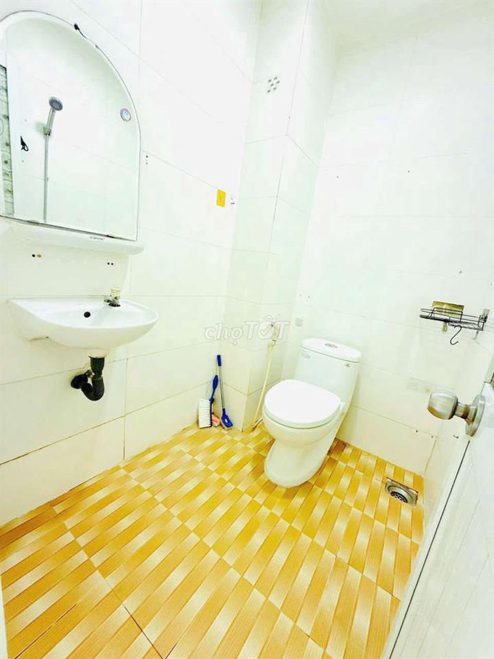nhà 1trệt 1lững 2 lầu đường bạch vân p5 q5 dt 21 m2