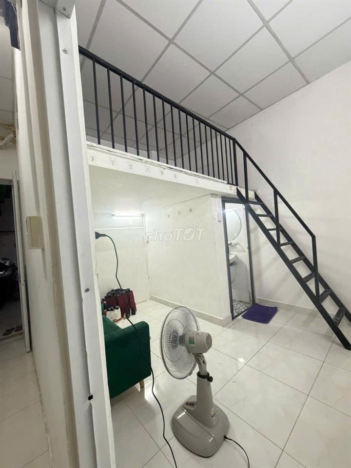 cho thuê phòng. 1 phòng ngủ có gác, tách 1 phòng bếp.full nt,tầng trệt