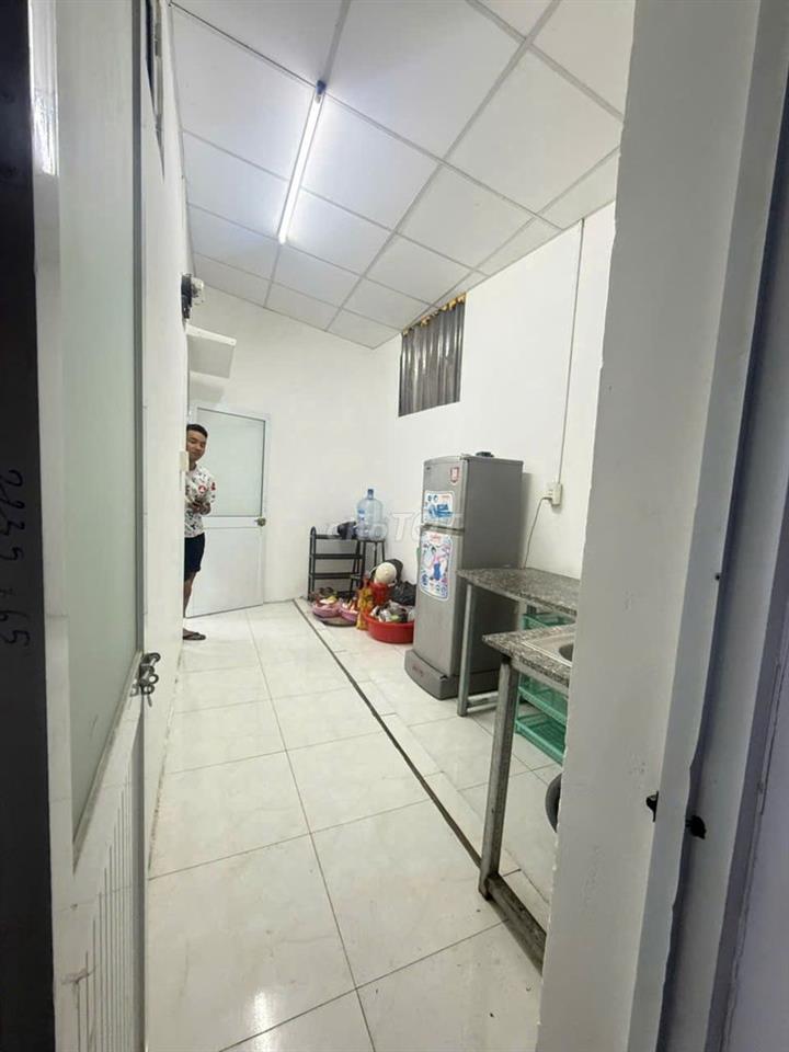 cho thuê phòng. 1 phòng ngủ có gác, tách 1 phòng bếp.full nt,tầng trệt