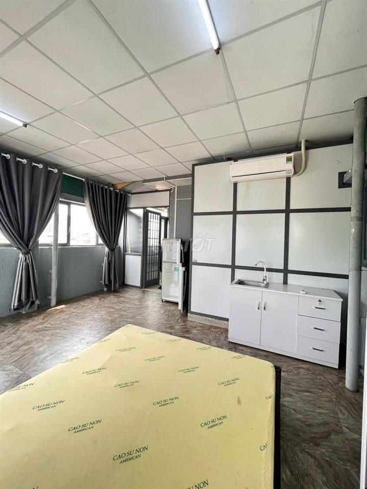 phòng ban công, cửa sổ, giờ tự do, khoá vân tay, full nội thất