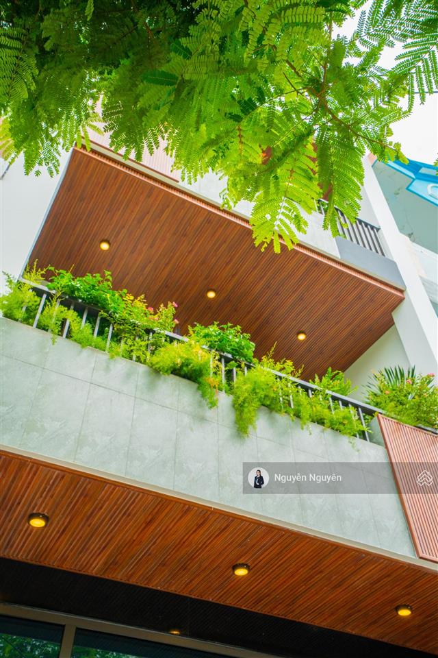 Bán nhà đẹp  chỉ 500m ra biển mỹ khê, nhà 3 tầng + tum đối diện chợ mân thái, full nội thất