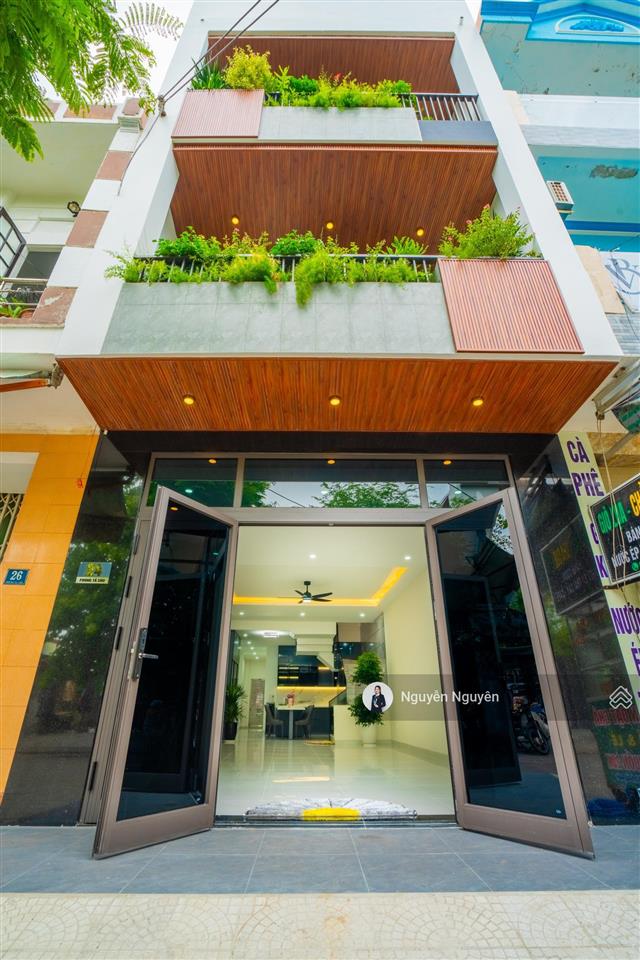 Bán nhà đẹp  chỉ 500m ra biển mỹ khê, nhà 3 tầng + tum đối diện chợ mân thái, full nội thất