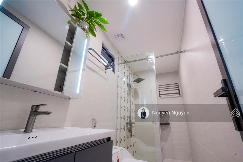 Bán nhà đẹp  chỉ 500m ra biển mỹ khê, nhà 3 tầng + tum đối diện chợ mân thái, full nội thất