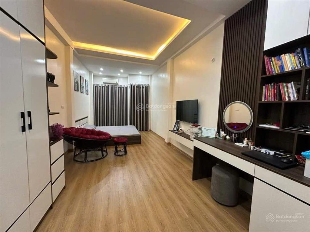Bán nhà phân lô phố lĩnh nam, vĩnh tuy, oto tránh, dt 35m2, 5 tầng, nội thất đẹp, vị trí đẳng cấp.