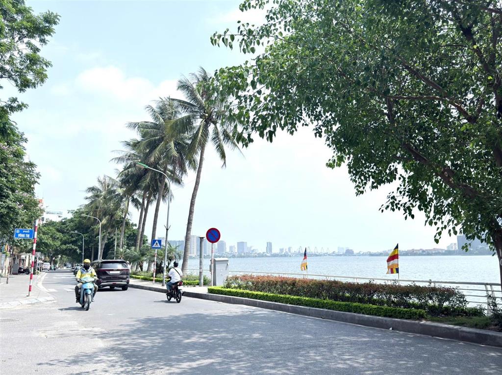 Bán tòa nhà mặt phố nguyễn đình thi, tây hồ, dt 150m2, mt 7,5m, 8 tầng nổi và 1 tầng hầm, view hồ