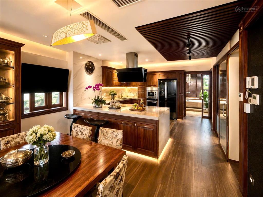 Bán tòa nhà mặt phố nguyễn đình thi, tây hồ, dt 150m2, mt 7,5m, 8 tầng nổi và 1 tầng hầm, view hồ