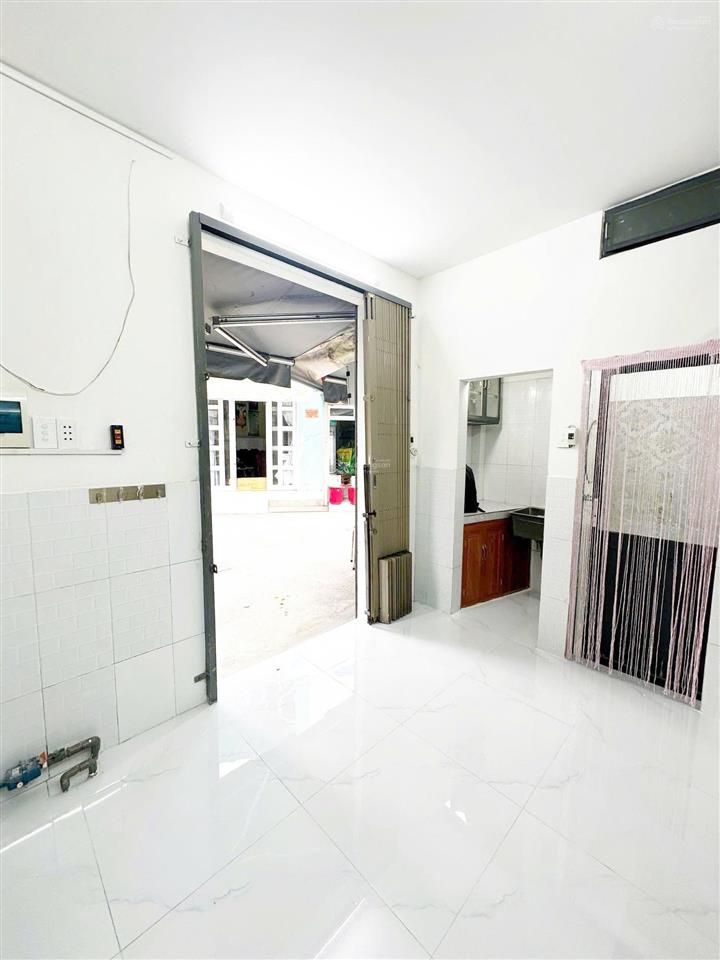 Nhà mới đẹp 3 tầng kênh tân hoá, ngay chợ, hẻm nhựa 5m thông, giá 2,39 tỷ tl