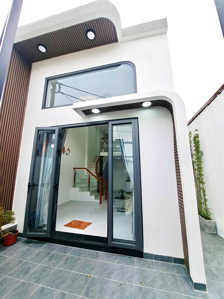Chính chủ bán nhà nguyễn ảnh thủ ngang 5.4x18m xây 2 tầng 4pn, có sân trước nhà rộng rãi