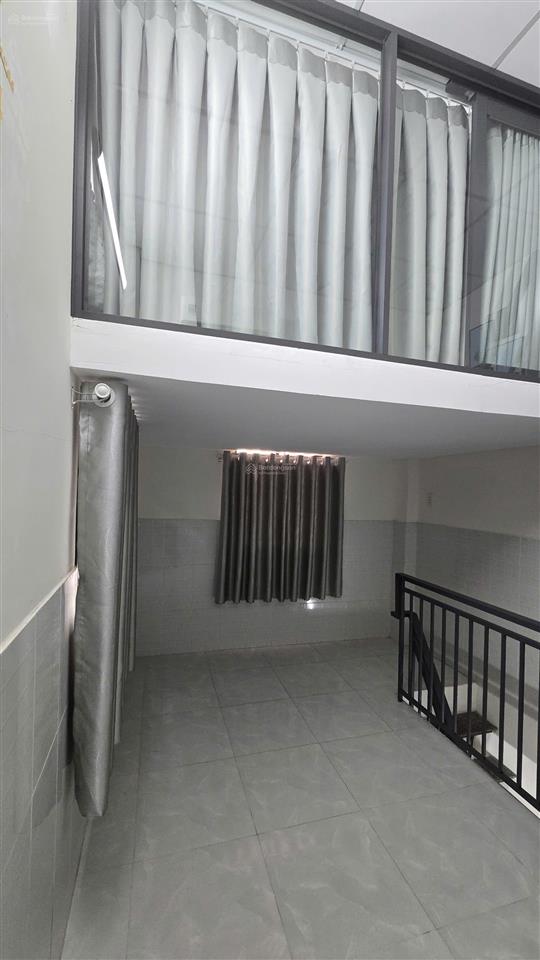Nhà kênh tân hóa gần trường đh văn hiến, trường trí đức. nhà xây 1 trệt, lửng, lầu. giá 2.2 tỷ tl