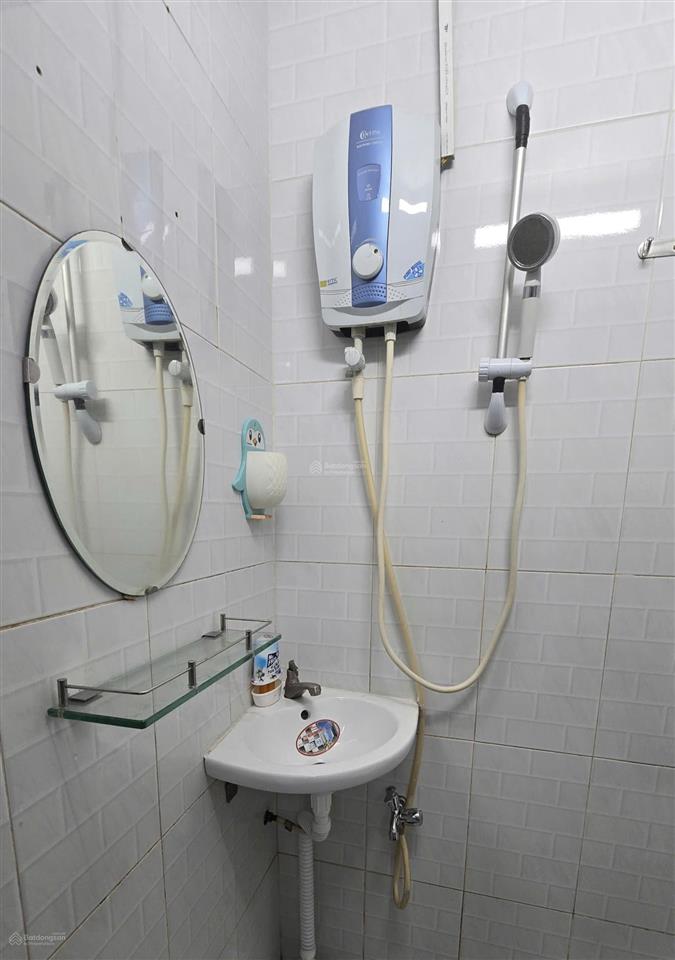 Nhà kênh tân hóa gần trường đh văn hiến, trường trí đức. nhà xây 1 trệt, lửng, lầu. giá 2.2 tỷ tl