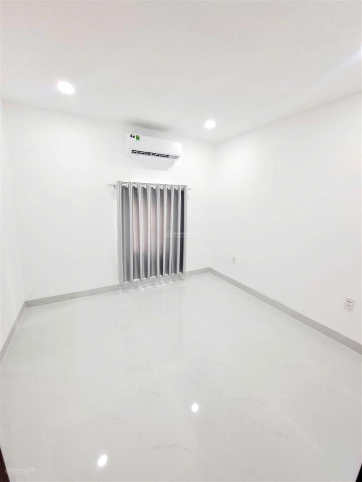 Nhà 2 tầng mới đẹp, 4 phòng ngủ lớn ngay nguyễn ảnh thủ gần trường cao đẳng gtvt. giá 5.8 tỷ tl