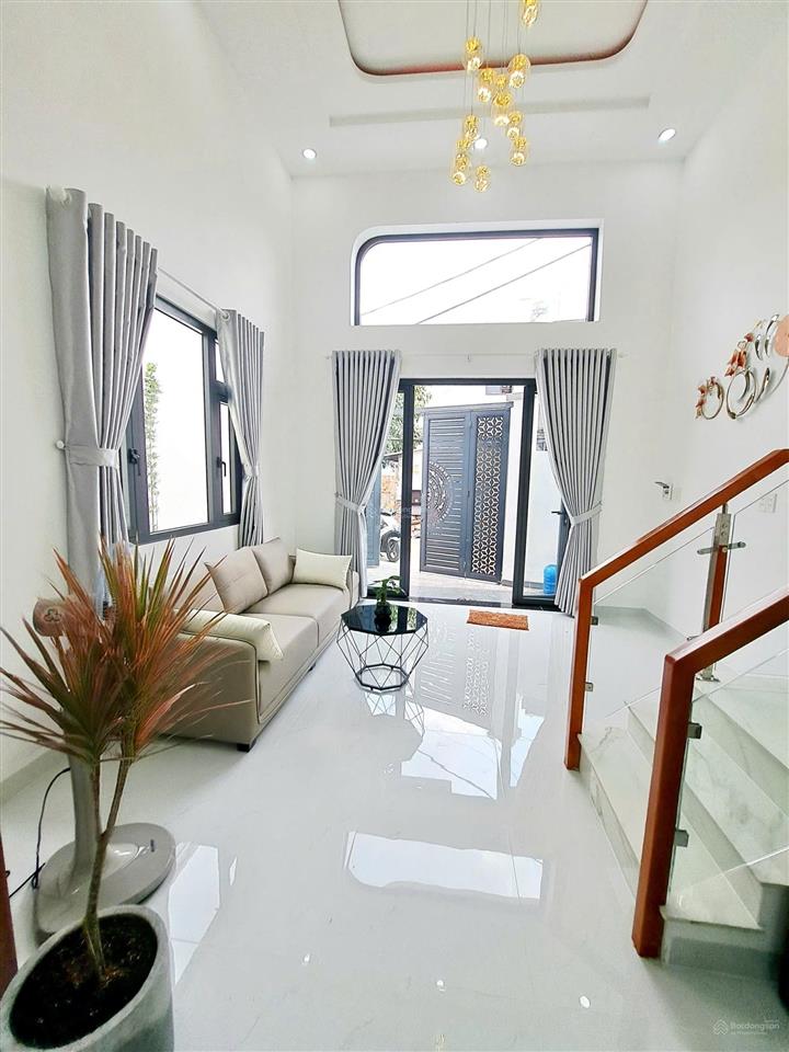 Nhà 2 tầng mới đẹp, 4 phòng ngủ lớn ngay nguyễn ảnh thủ gần trường cao đẳng gtvt. giá 5.8 tỷ tl