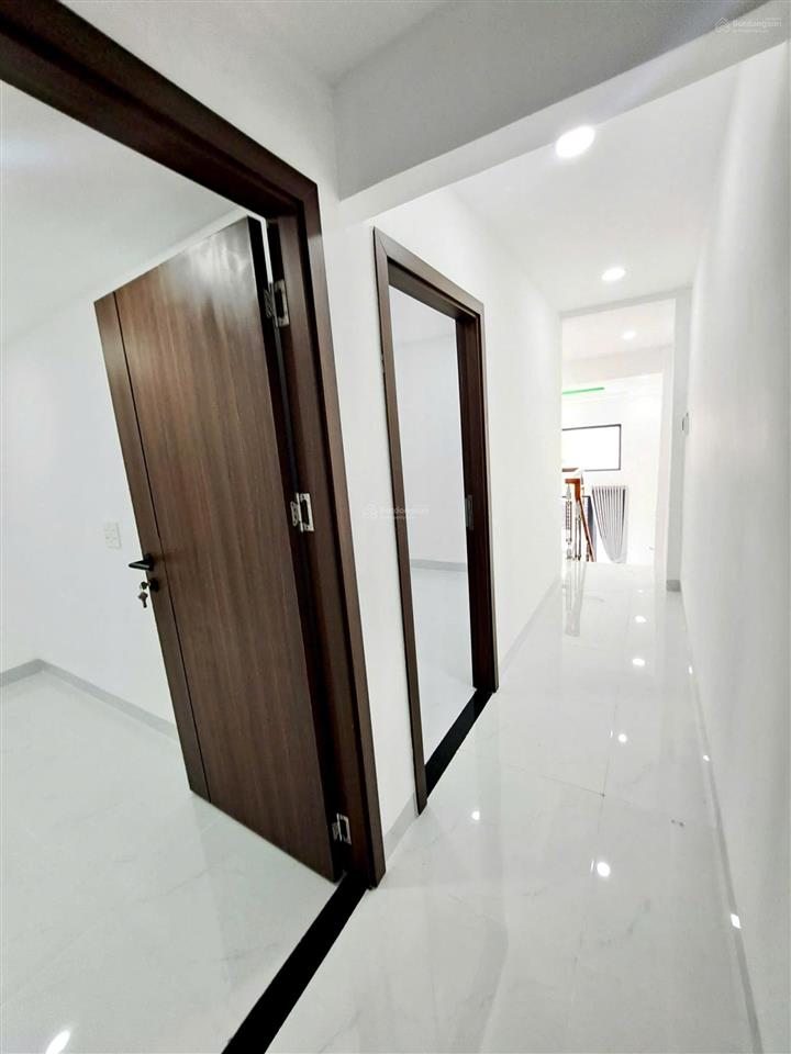 Bán nhà nguyễn ảnh thủ 5.4x18m xây 2 tầng 4pn có sân trước nhà rộng rãi. giá 5.8 tỷ tl